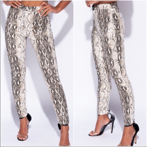 ✨✨🌟High-waisted Snakeskin Jeggings🌟Size 2 4 6 - Picture 3 of 3